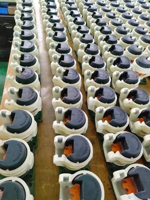 Các bánh xe cấp độ điều chỉnh hạng nặng cao cấp với bánh xe nylon cho khả năng vận động trơn tru